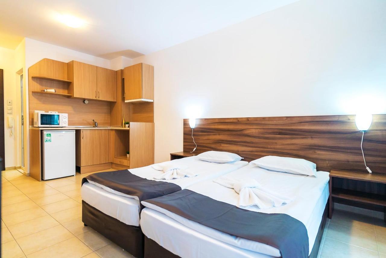 Admiral Plaza Hotel Slăntjev Brjag Exteriör bild