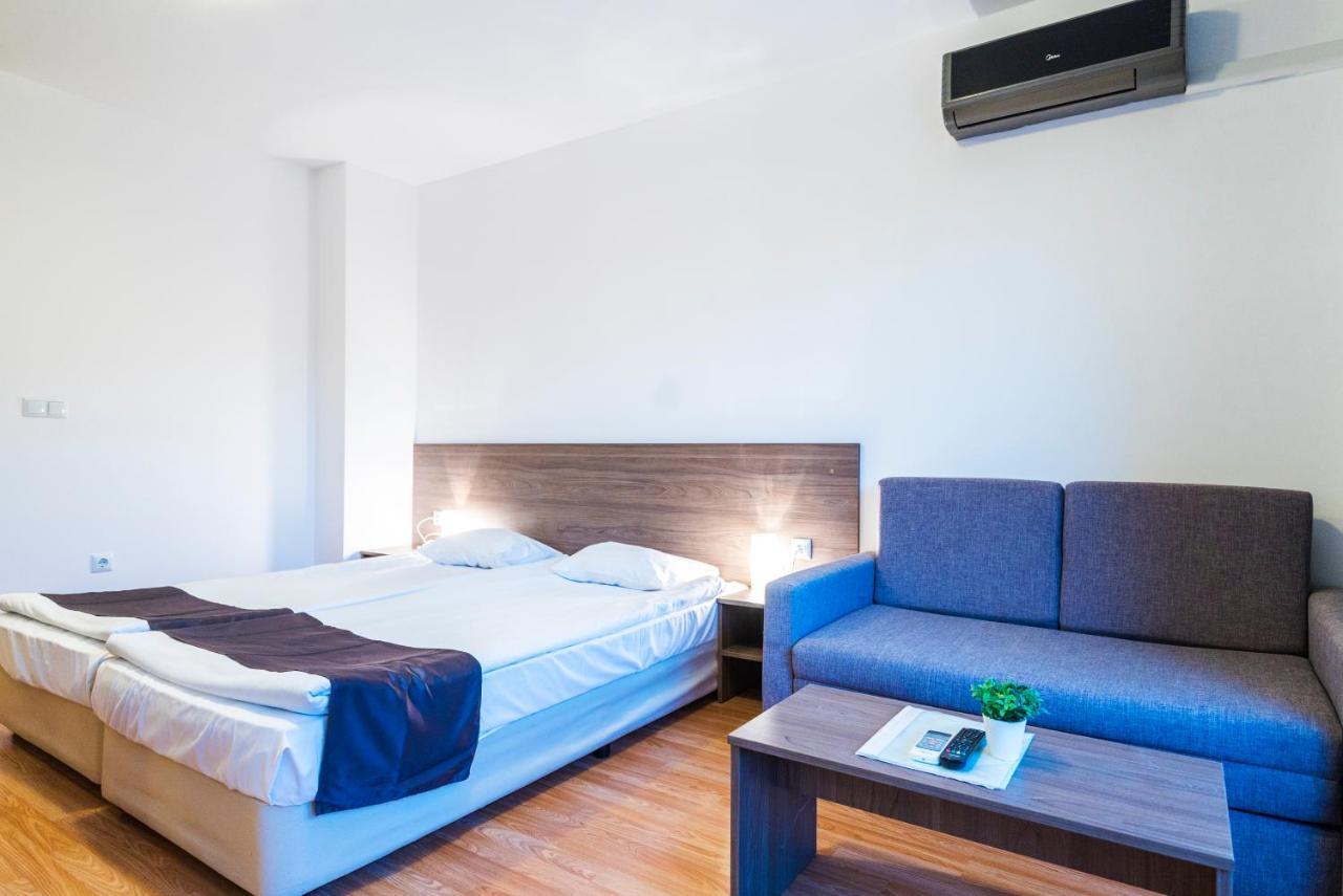 Admiral Plaza Hotel Slăntjev Brjag Exteriör bild